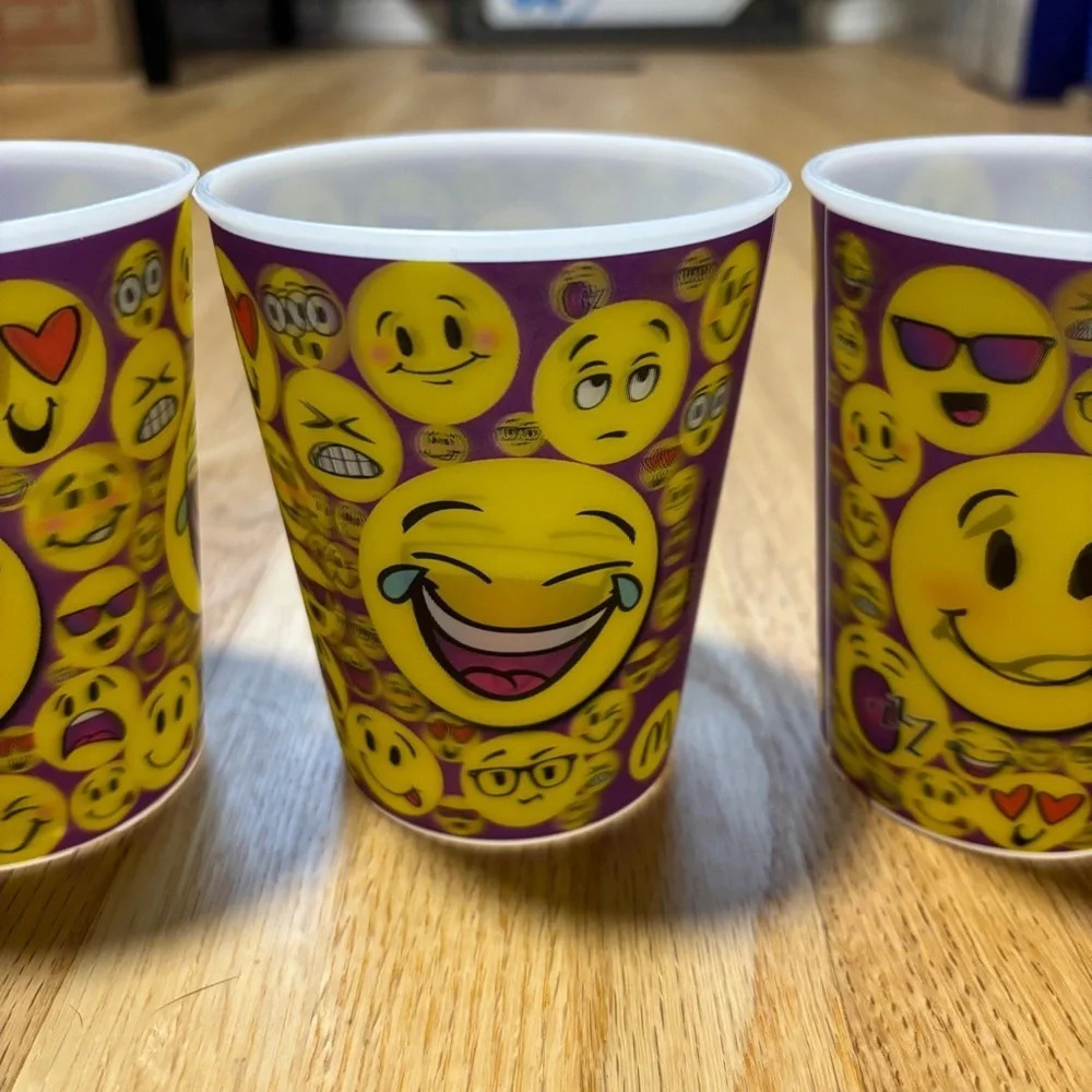 McDonalds |  3D Hologram Smiley Emoji Cups Happy Meal Toy 2017 Plastic 12 Oz - Picture 4 of 9